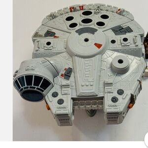 Star Wars millennium falcon with 1 figurine